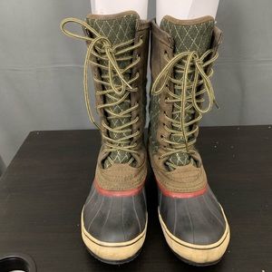 Sorel snow boots, size 9, waterproof, like new!